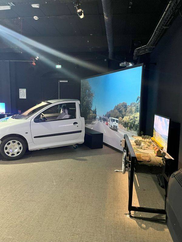 Les étudiants du BTS CCST du lycée St Vincent de Paul à Marseille à l'exposition du film amateur au Château de la Buzine