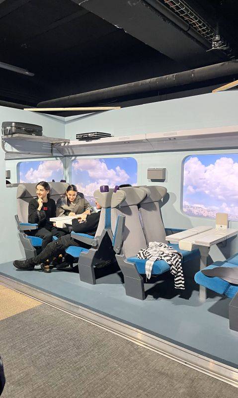 Les étudiants du BTS CCST du lycée St Vincent de Paul à Marseille à l'exposition du film amateur au Château de la Buzine