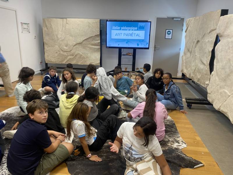Journée d'intégration à la Grotte Cosquer à Marseille pour les élèves de sixième du collège Saint Vincent de Paul à Marseille