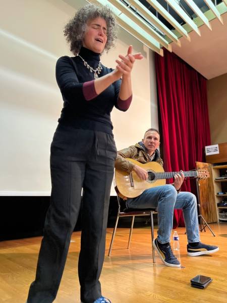 Initiation culturelle au Flamenco pour la classe de 5A du collège St Vincent de Paul Marseille